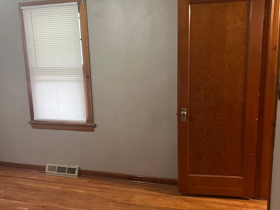 1st image of 319 Baker St