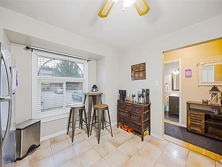 27 York Cres #17 — Photo 3