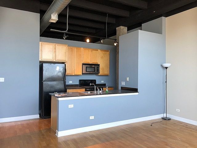 1st image of 4131 W Belmont Ave Unit 405