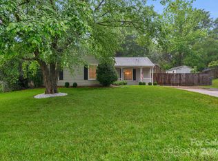 6027 Coltswood Ct, Charlotte, NC 28211