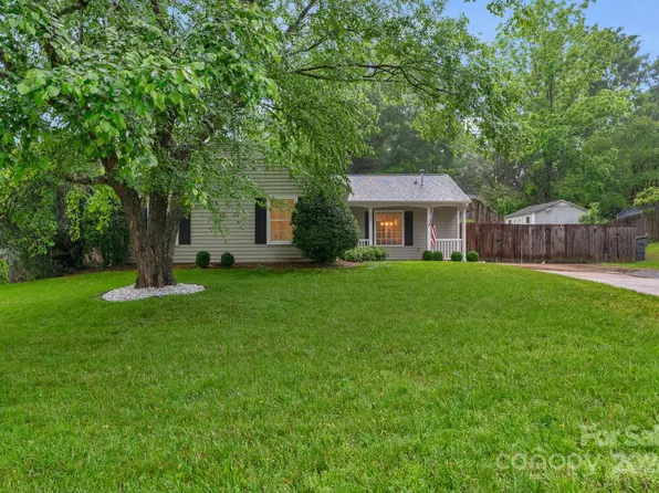 6027 Coltswood Ct, Charlotte, NC 28211