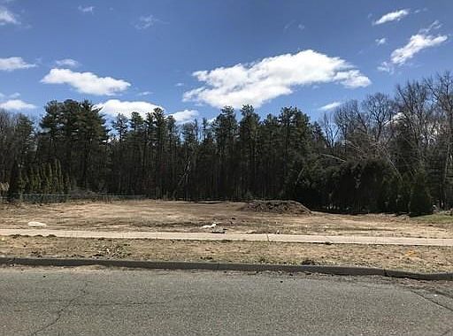 2nd image of 108 Wildflower Cir