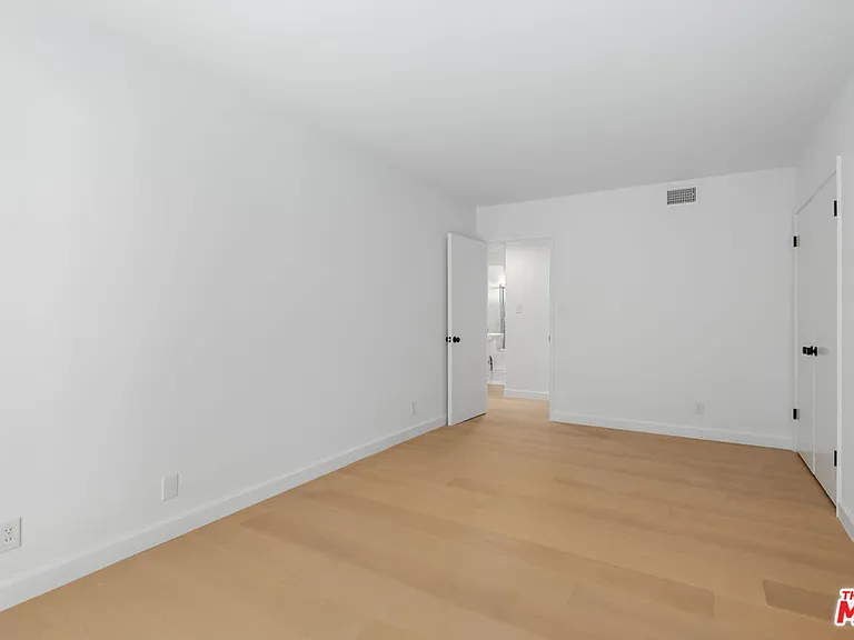 1836 N Doheny Dr — Photo 34