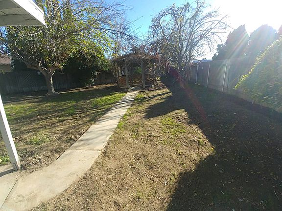 3rd image of 221 Kupfer Dr