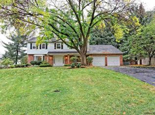 35 Cloverfield Dr, Albany, NY 12211