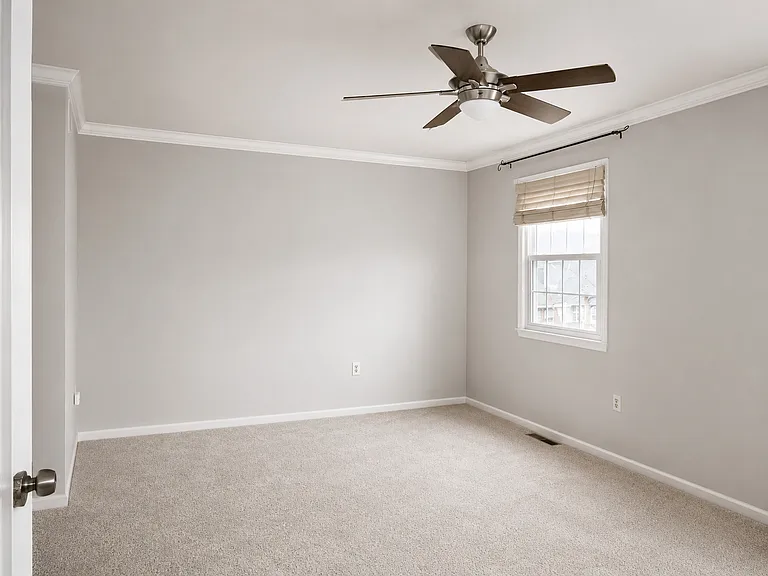 118 Henning Dr — Photo 11