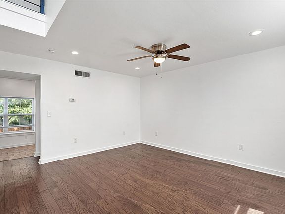 4th image of 6211 Manor Rd APT 129