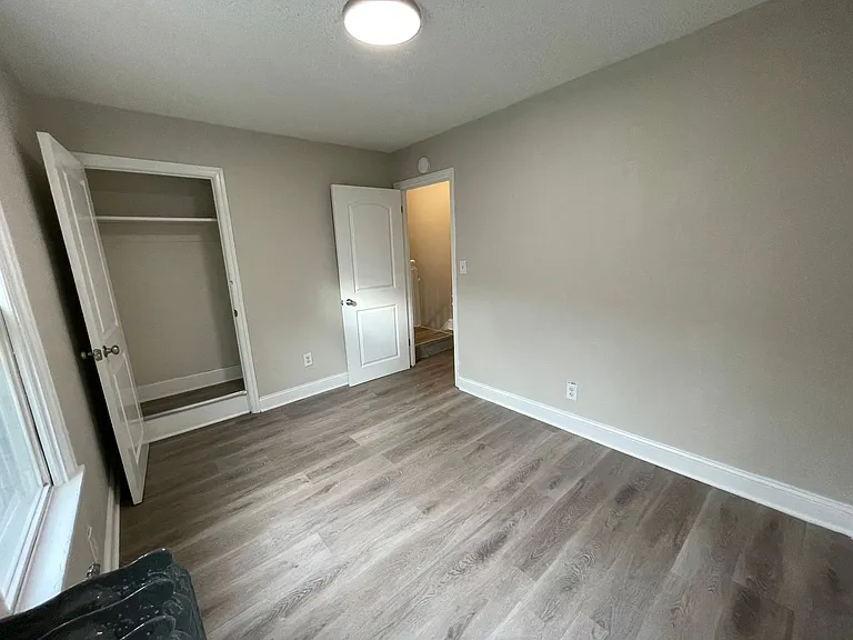 1127 Walnut St — Photo 8