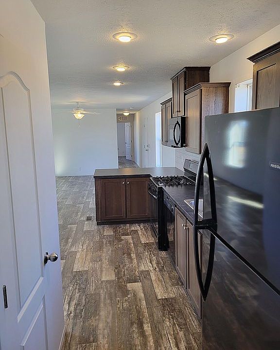 1st image of 195 Golfview Ct