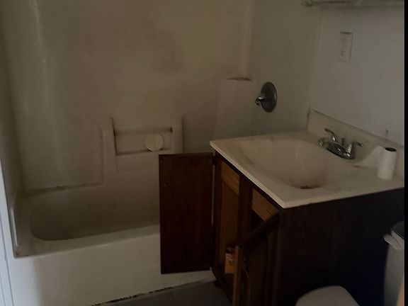 5th image of 1604 S Kneer Ave