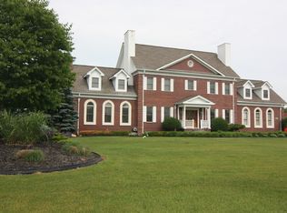 3660 Windy Knoll Dr, Rochester, MI 48306