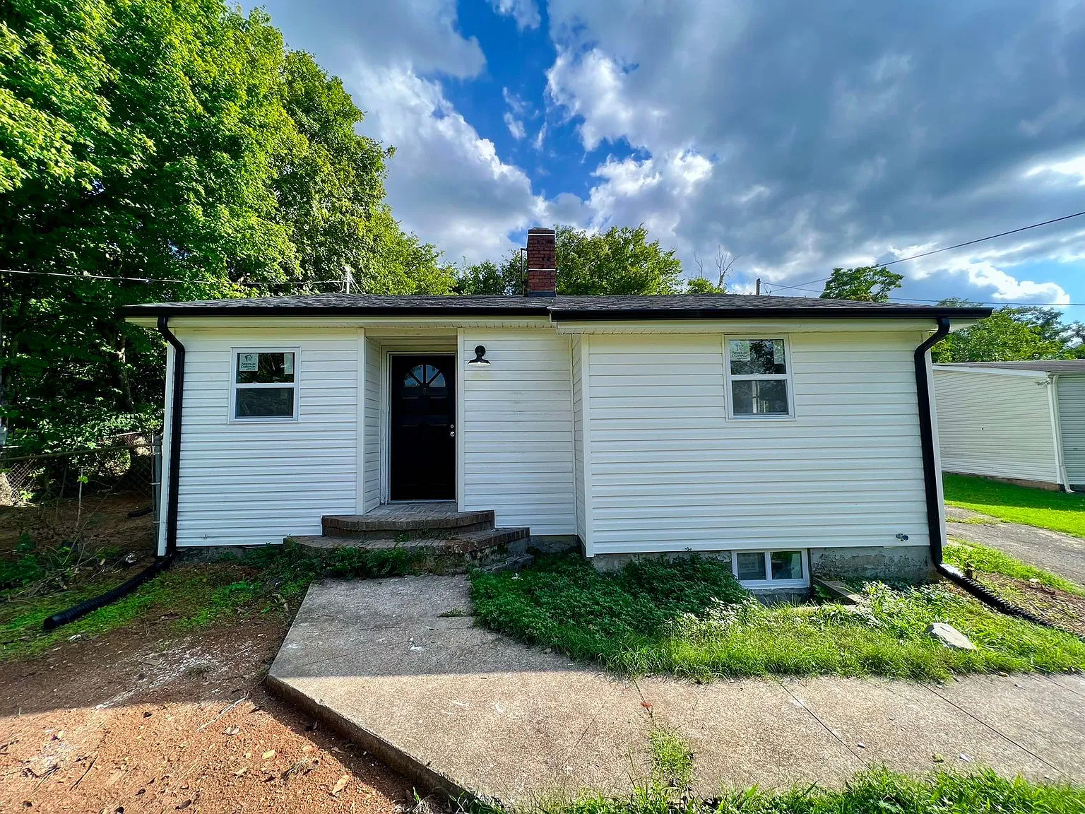 3 bed, 1300 sqft, $1,550 — Photo 1