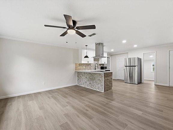 5th image of 5260 Landry Ln