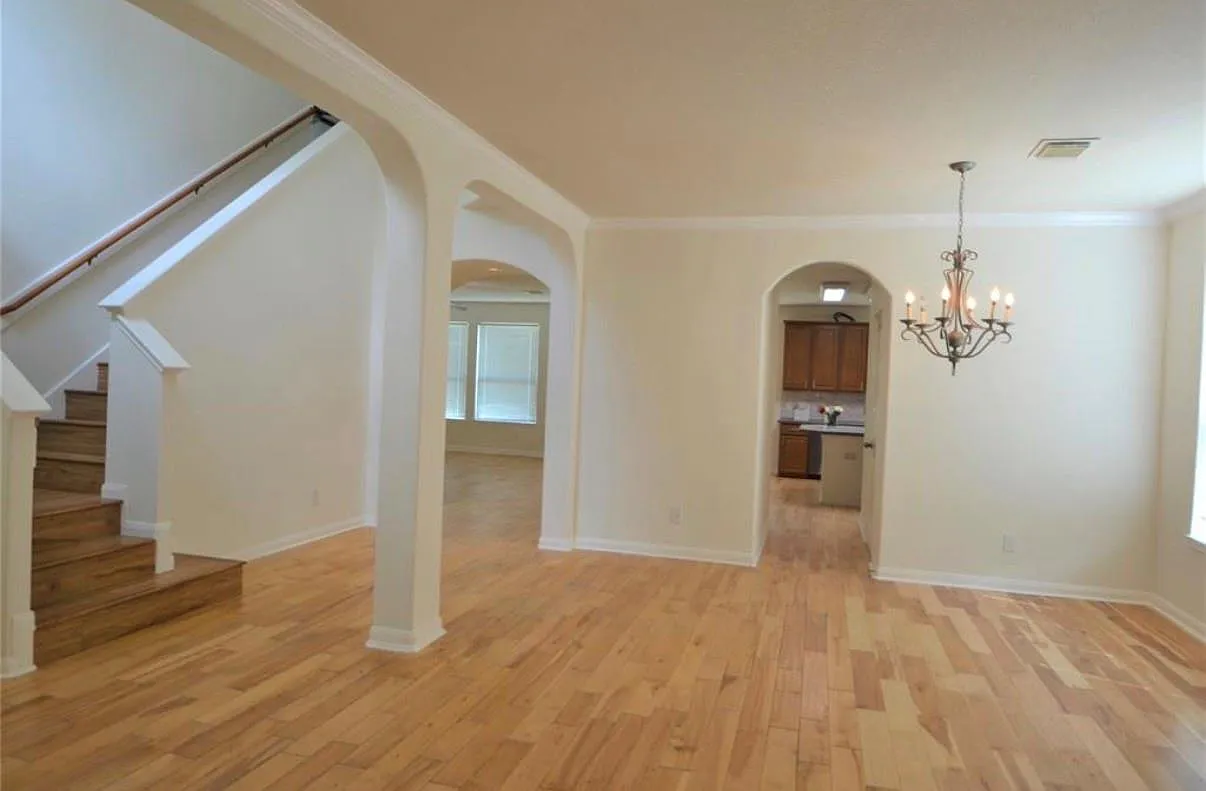4 bed, 2.5 bath, 3388 sqft, $2,550 — Photo 4