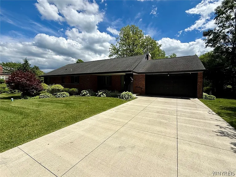 5125 Forest Rd — Photo 2