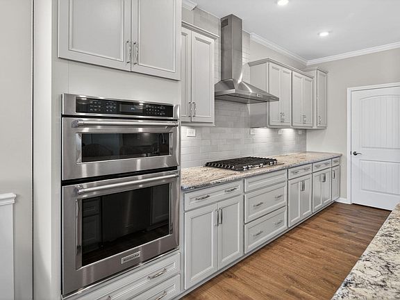 5th image of 920 Del Webb Manor Ave
