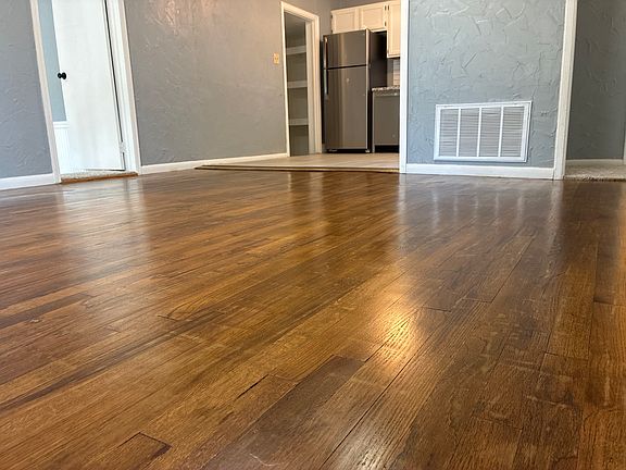 5th image of 109 E 11th St