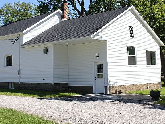 3rd image of 3042 N Euclid Ave