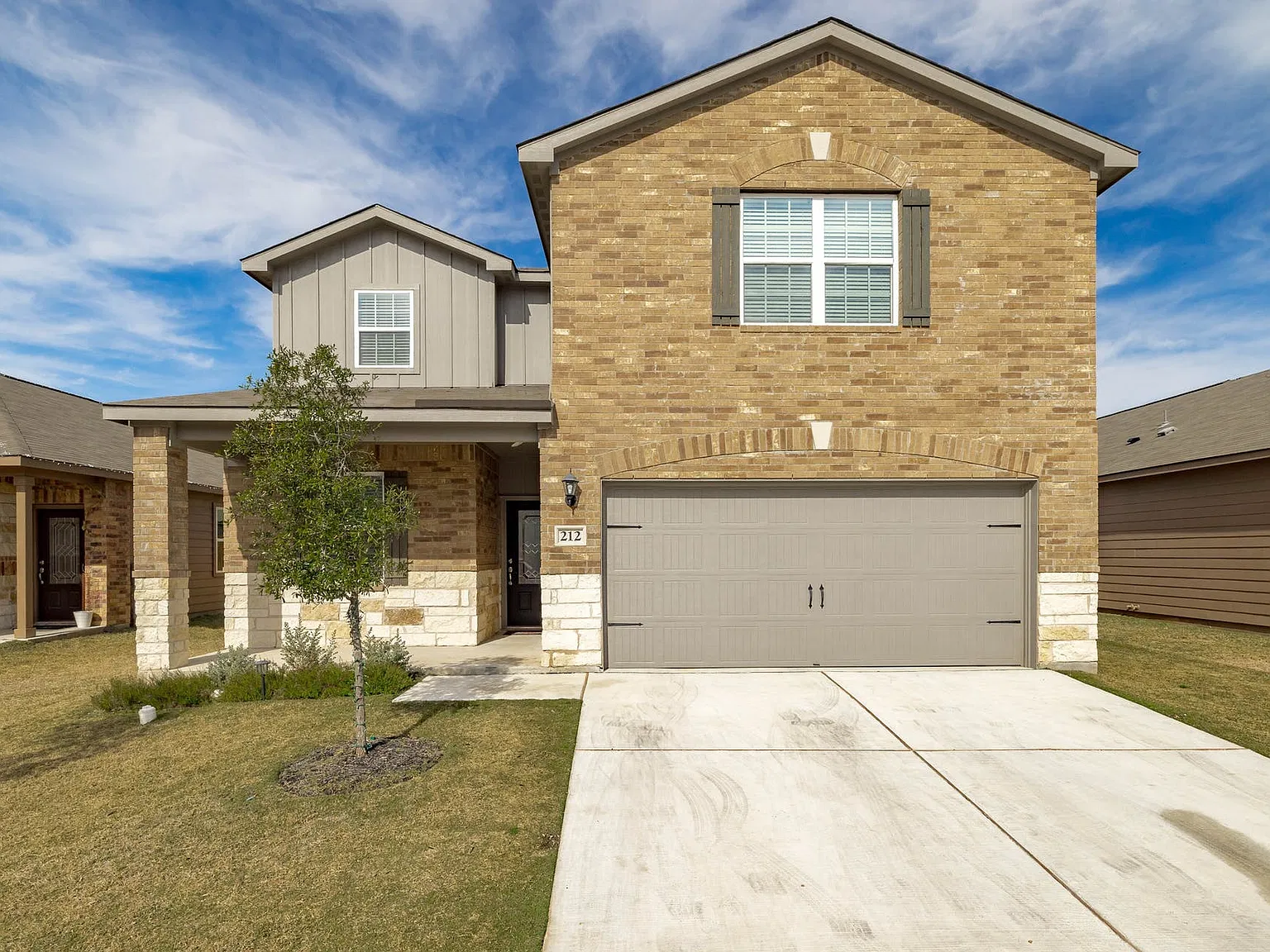 5 bed, 2653 sqft, $2,200 — Photo 1