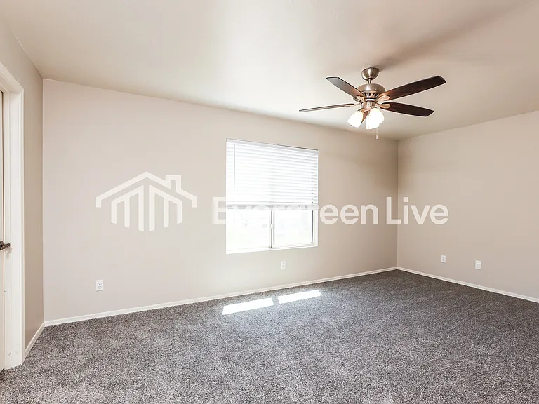 1357 S Woodbine Ln — Photo 8