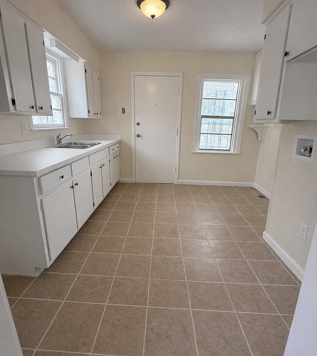2 bed, 744 sqft, $990 — Photo 3
