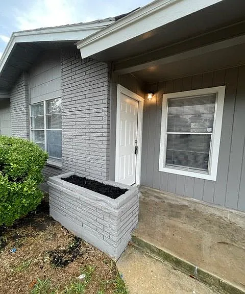 5106 Carelin Dr — Photo 2