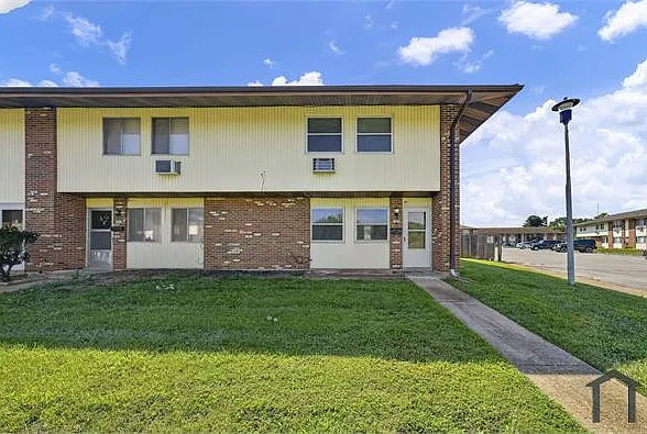 7565 Hazelcrest Dr — Photo 3