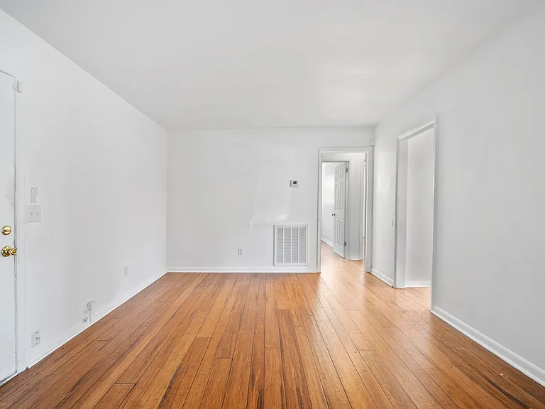 4758 Trenton Dr — Photo 9