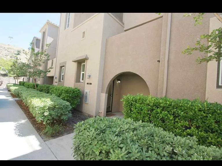 818 Almond Rd — Photo 4