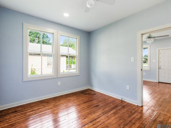 baton-rouge-louisiana-441803309 picture