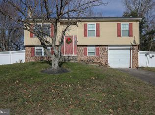 7 Hawthorne Rd, Sicklerville, NJ 08081