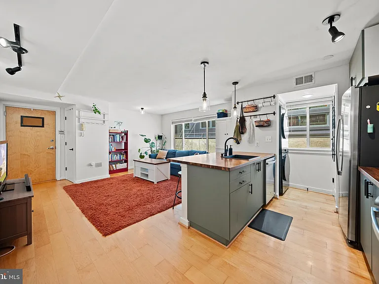 1439 Chapin St NW #103 — Photo 7