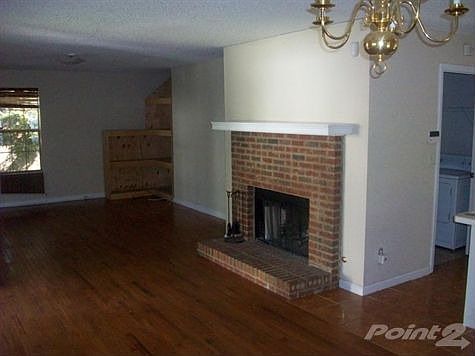 Open & Airy Greatroom...