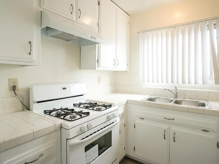 4615 Hamilton St #9 — Photo 3