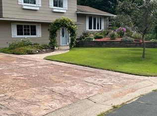 592 Mercury Cir, Shoreview, MN 55126