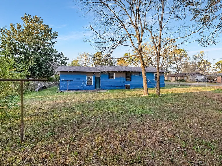 3001 Mason St — Photo 3