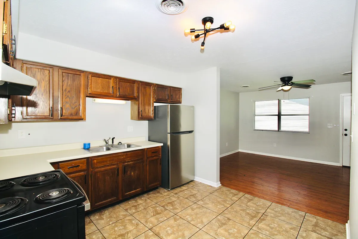 Building Photo - 626 N 32nd St #2
