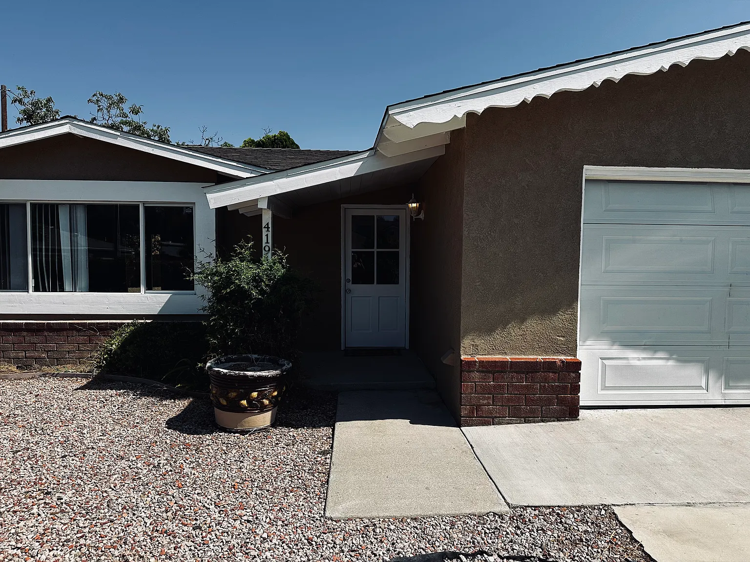 4 bed, 1655 sqft, $4,400 — Photo 2
