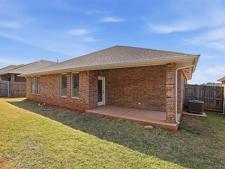 17820 Morning Sky Ct — Photo 35