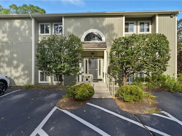 400 New River Rd APT 211, Lincoln, RI 02838