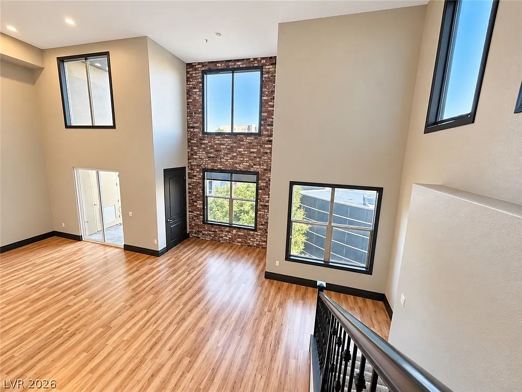 1 bed, 2.0 bath, 1370 sqft, $2,200 — Photo 4