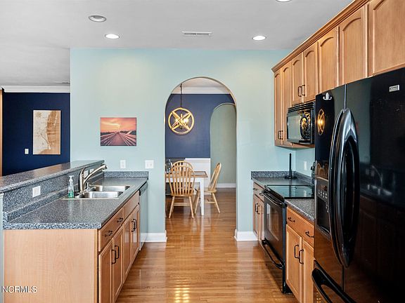 4th image of 5088 Glen Cove Dr
