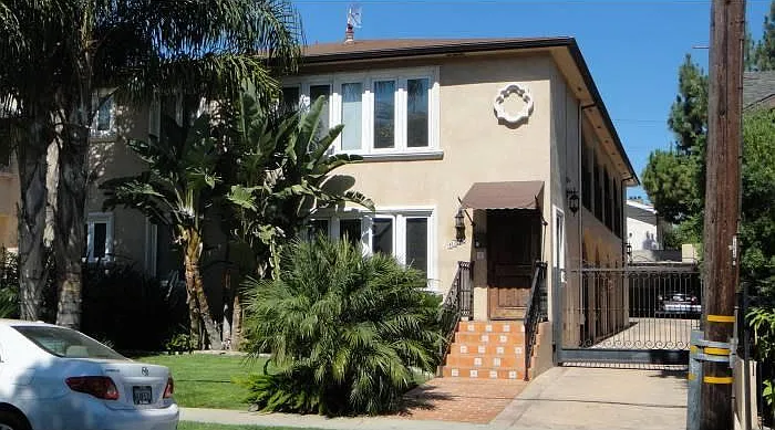 1752 N Alexandria Ave #3