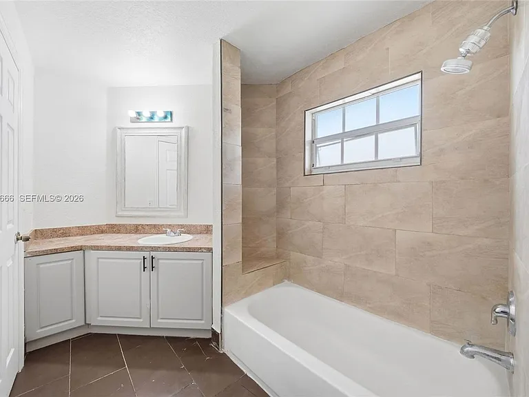 902 SW 8th Pl #902 — Photo 22