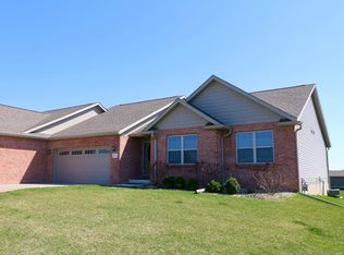 1906 English Oak, Washington, IL 61571