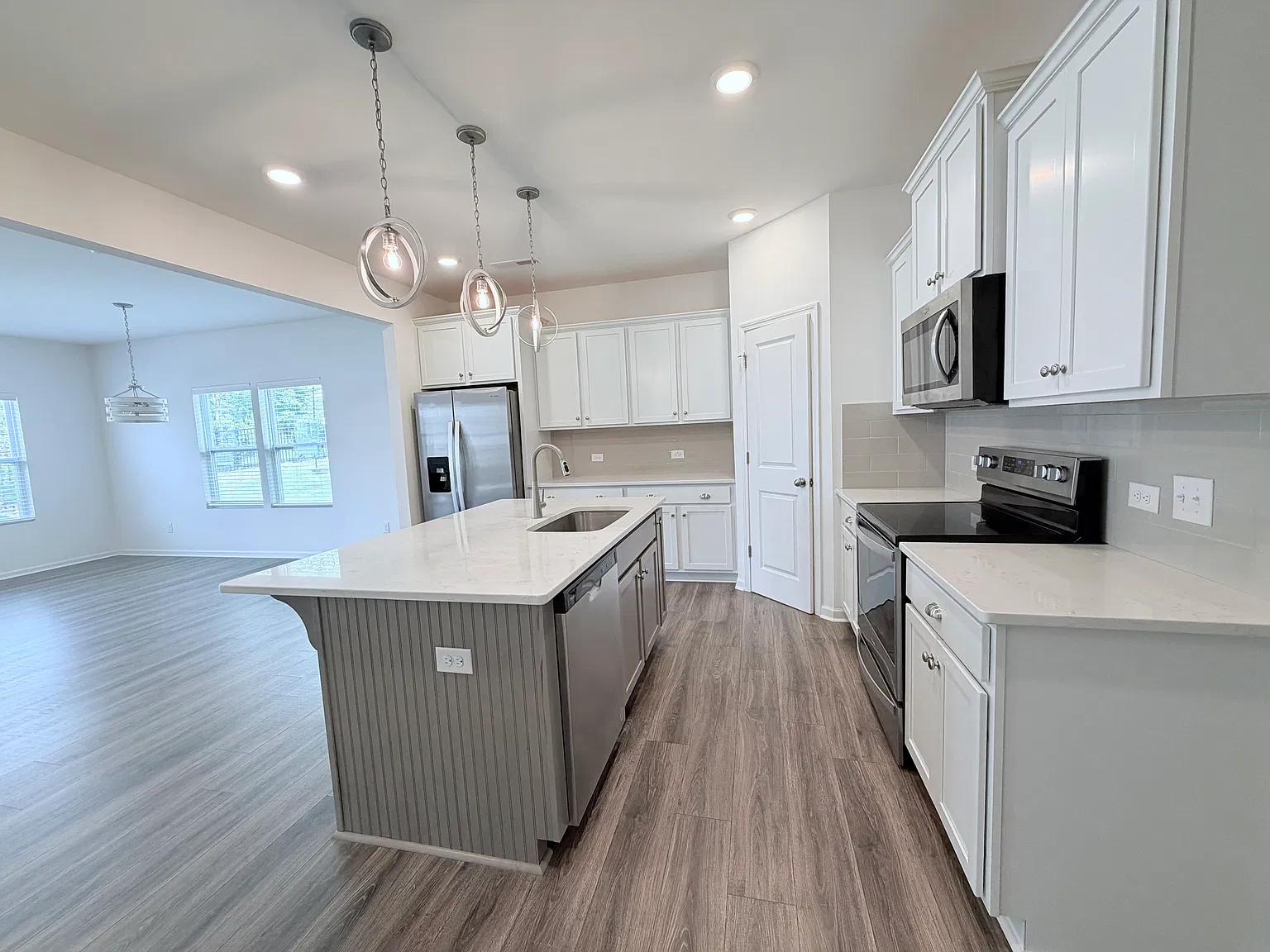 3 bed, 2.5 bath, 1792 sqft, $1,950 — Photo 3