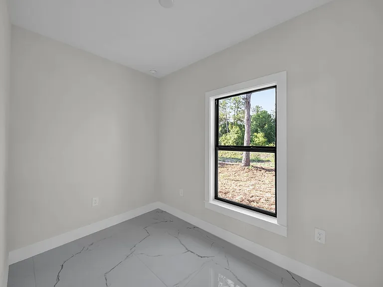 636 Ladd St — Photo 14