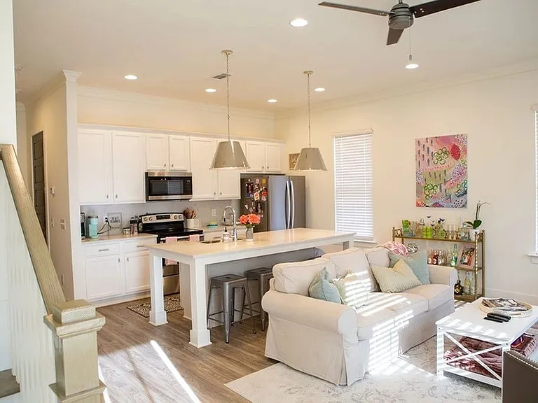 3 / 4 BR Cottage - Living Area