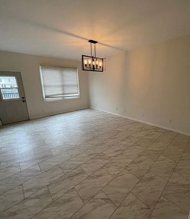 4th image of 211 W Park St