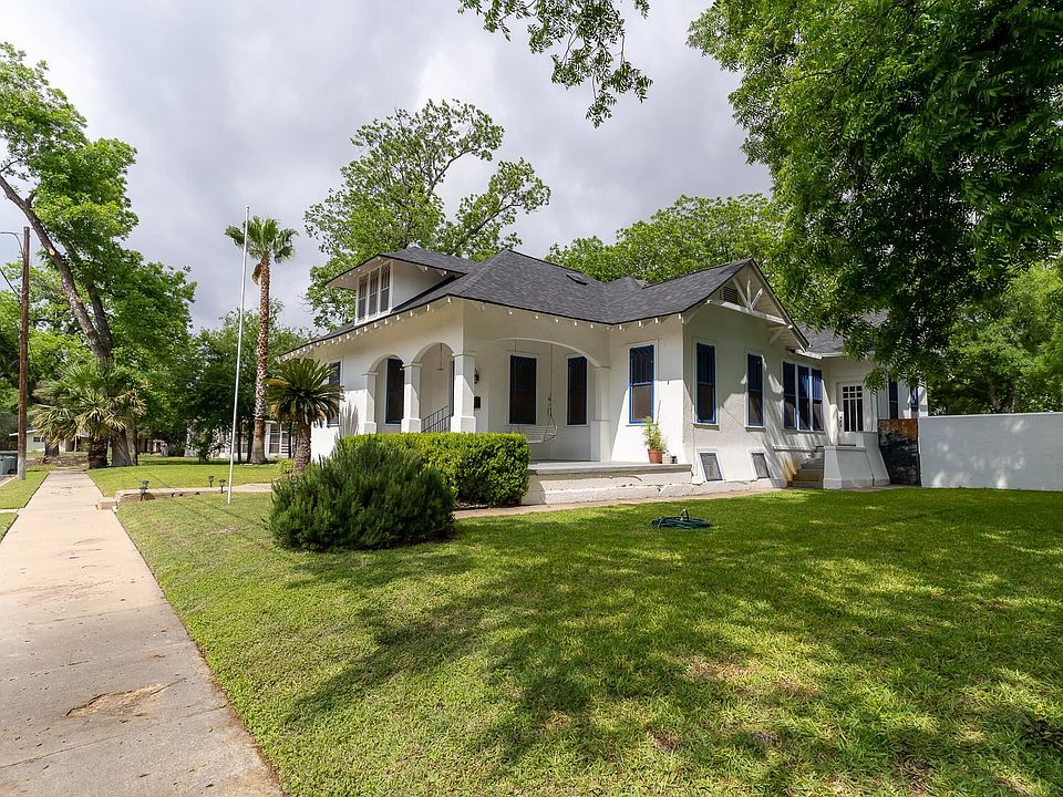 108 Central St, Del Rio, TX 78840 Zillow